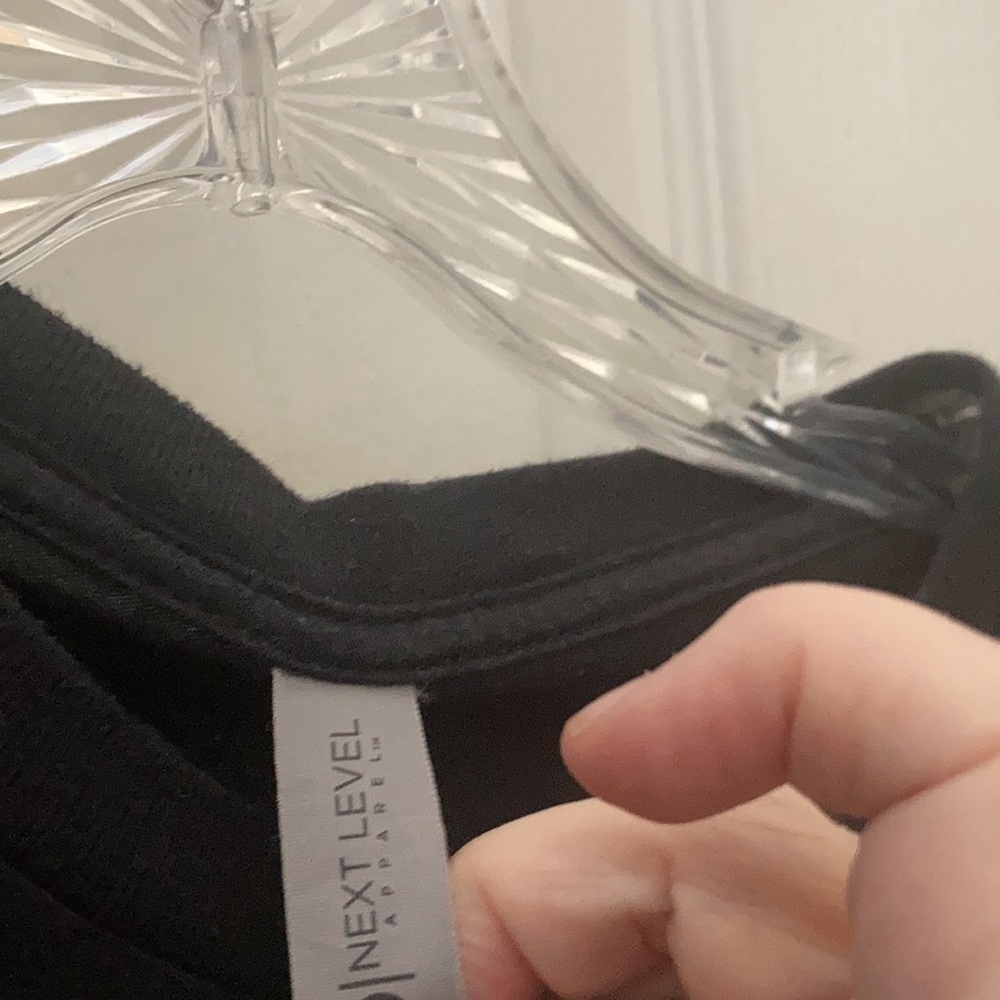 FINAL MARKDOWN Next level tee medium - Picture 3 of 4